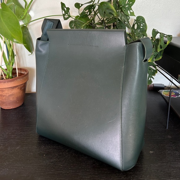 The Everlane Form Bag Green Italian Leather Purse Quiet Luxury Minimalist - Picture 6 of 12